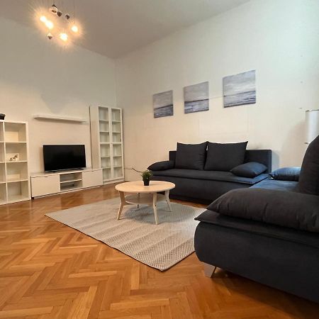 Stylish Apt Near Urania 1Br Apartment Viena Exterior foto