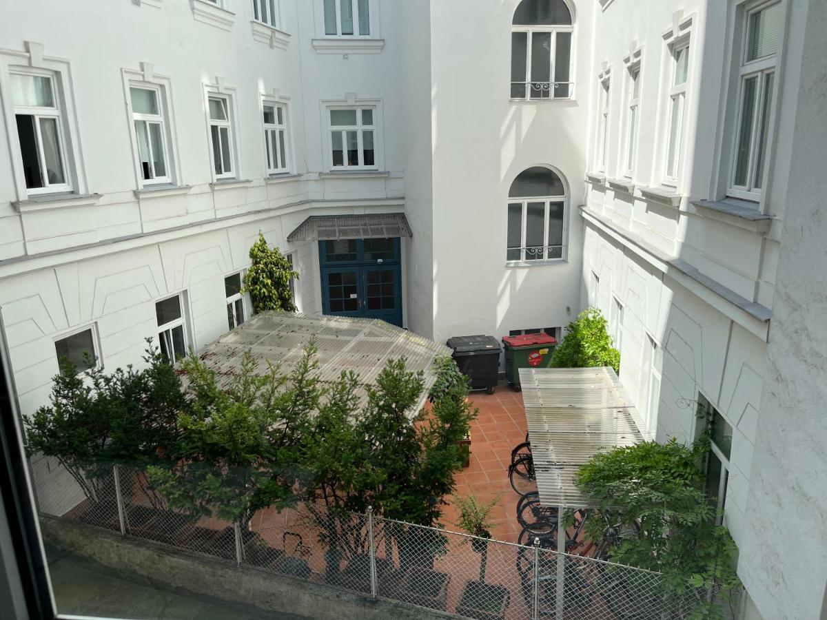 Stylish Apt Near Urania 1Br Apartment Viena Exterior foto